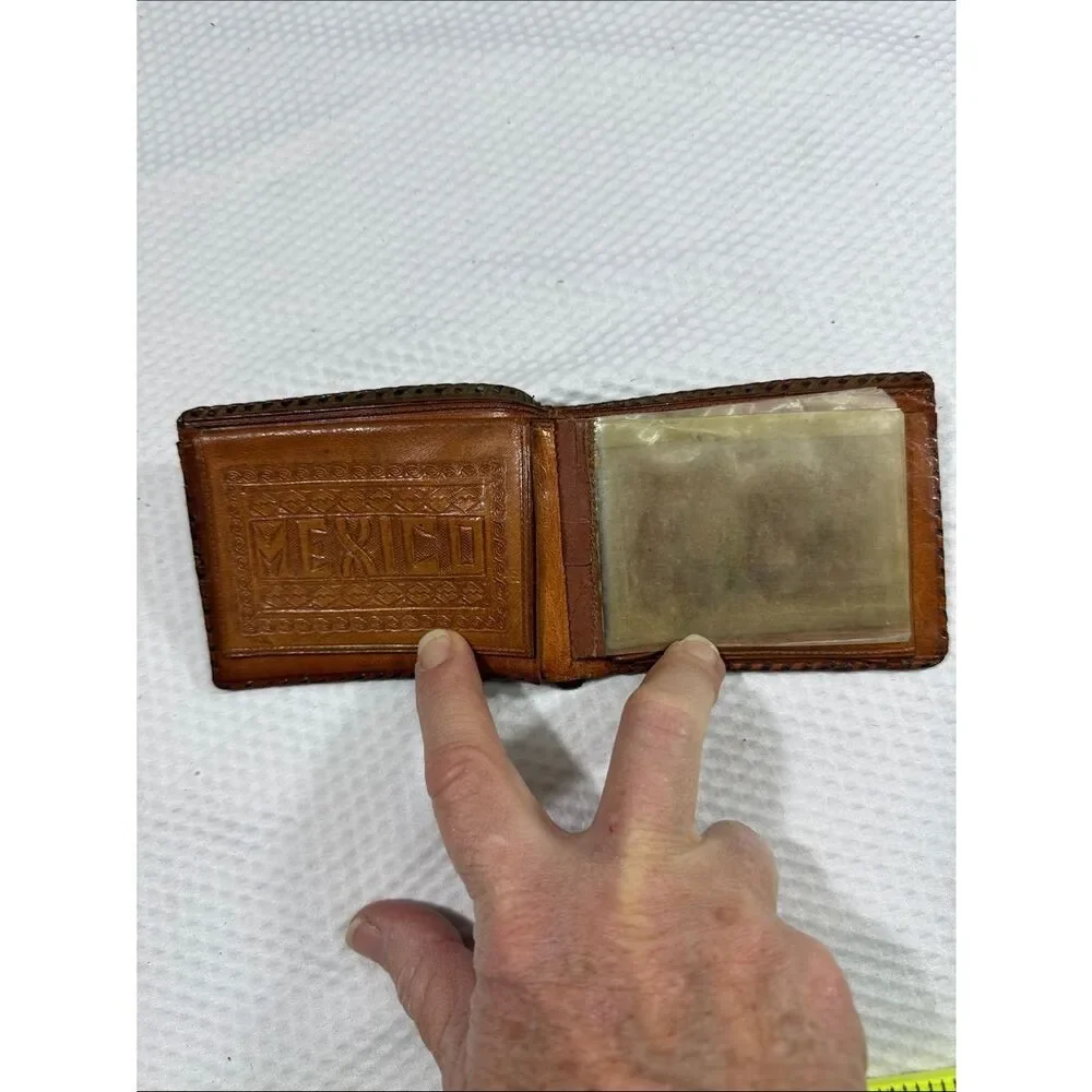VTG Brown Tooled Leather Men's Bifold Wallet made in Mexico
